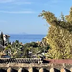 Cosy Holiday Home Near Beach