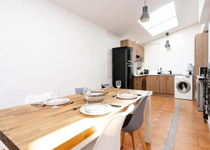 Cosy Holiday Home Near Beach